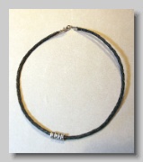 Geflochtenes Lederband mit Metallspirale(IMG_0287_02)